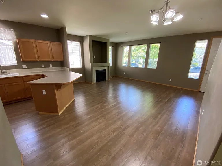 2025 Garry Oaks Ave #B — Photo 3