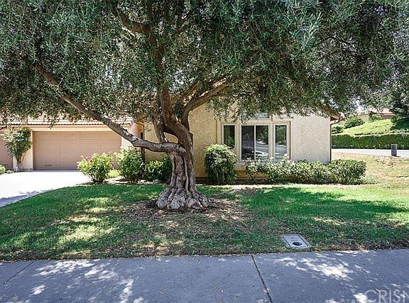 2nd image of 19980 Avenue Of The Oaks
