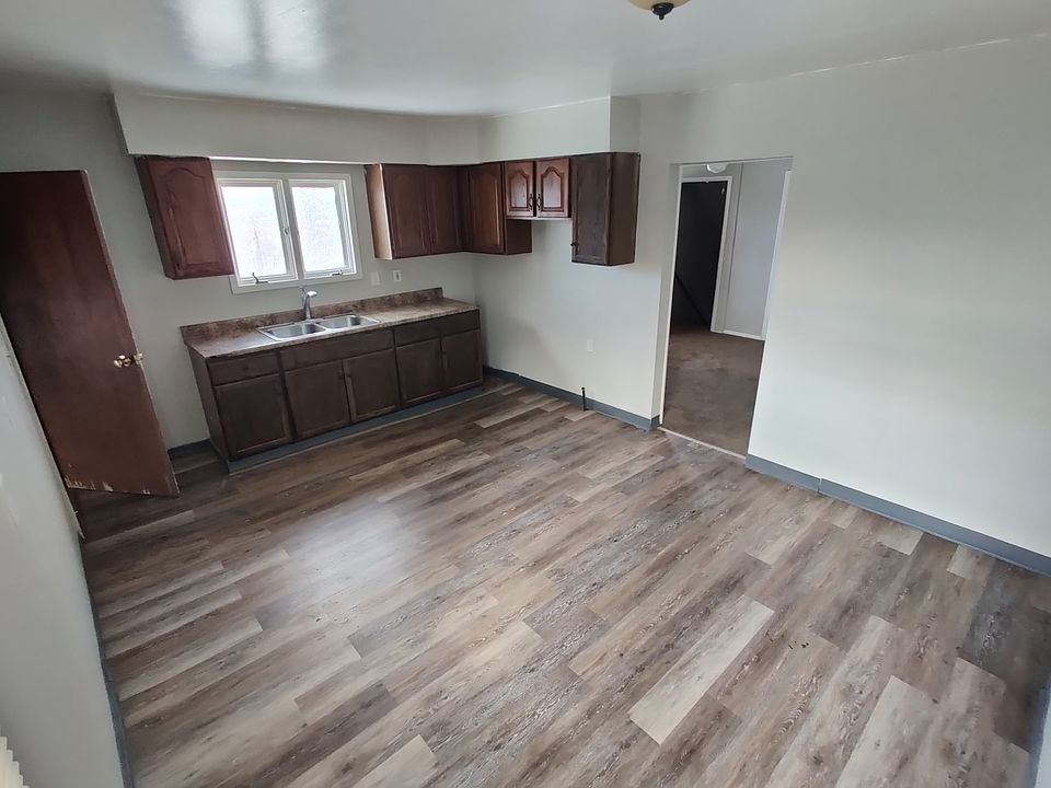 1st image of 3990 E 91st St