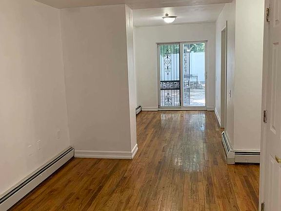 3rd image of 8 Spencer Pl APT 1R