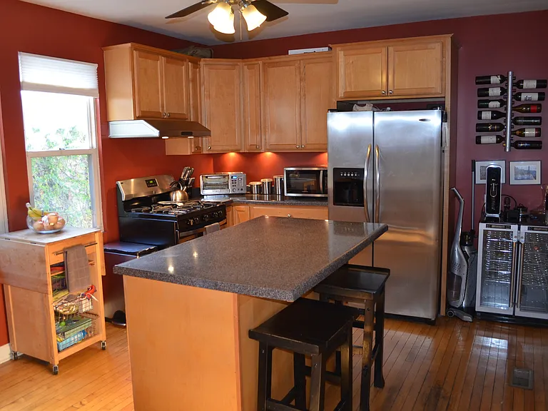 1820 N Marshfield Ave — Photo 8