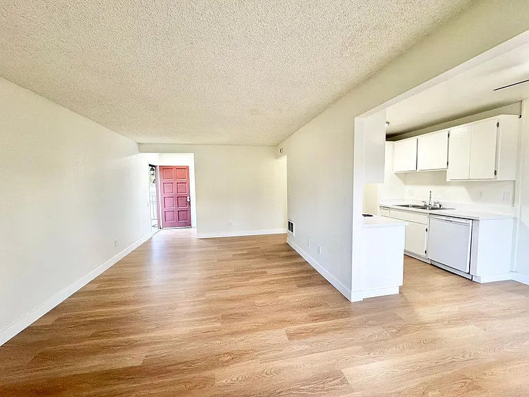 Westgate Villa Apartments — Photo 22