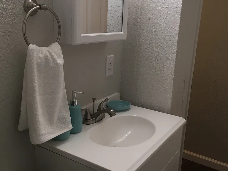 814 Edith Blvd NE #1 — Photo 6