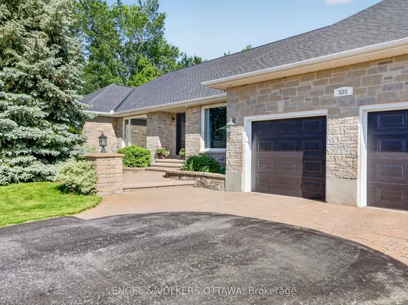 528 Tullamore St, Ottawa, ON K1X 0A2