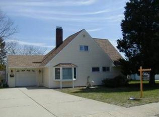 501 Sand Hill Rd, Wantagh, NY 11793