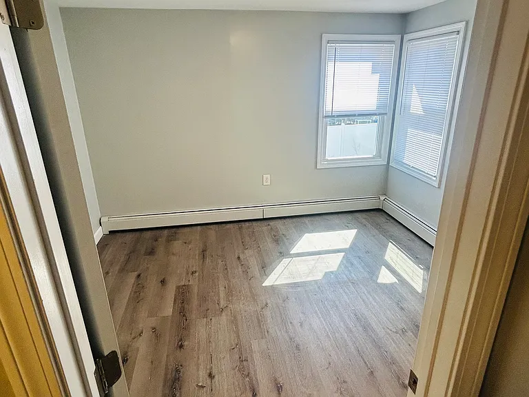 780 Plainfield St — Photo 11