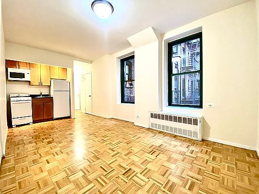 4th image of 519 E 78th St APT 1F