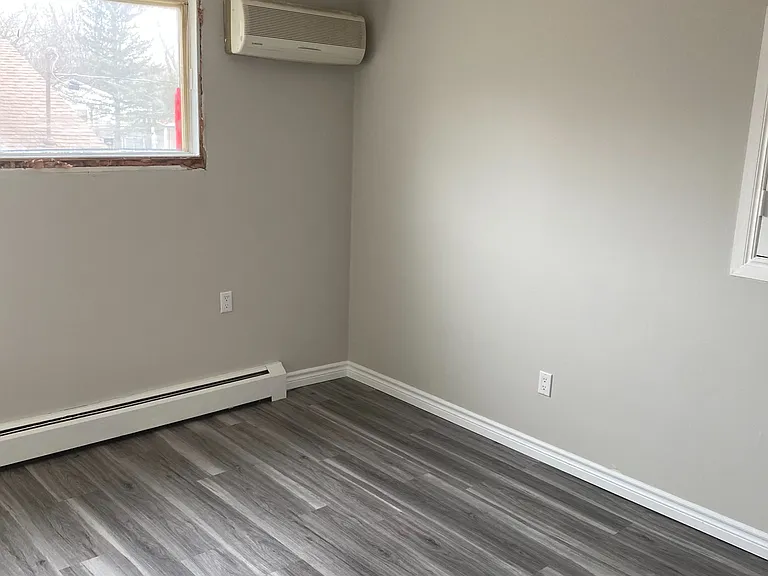 238 Burnside Dr — Photo 12