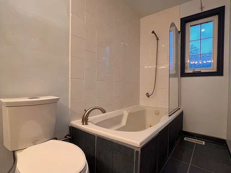 93 Lord Seaton Rd — Photo 12