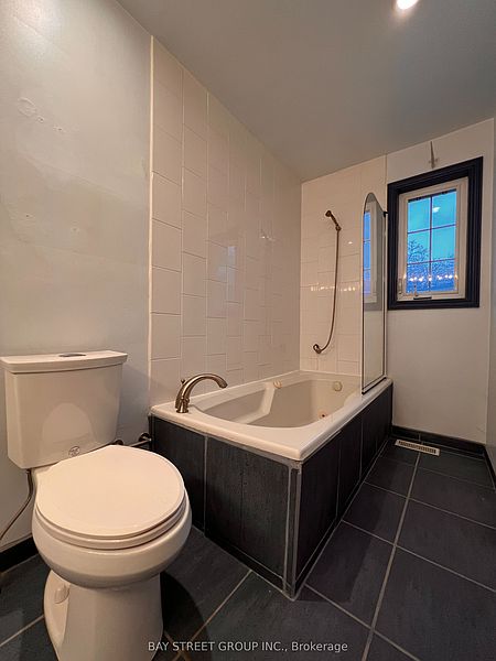 Toronto House for rent - 5 Bedrooms — photo 18