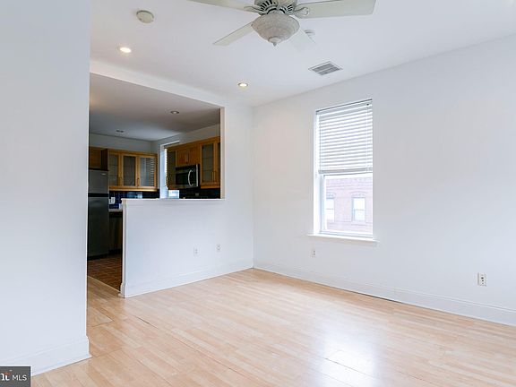 4th image of 3001 W Girard Ave #4