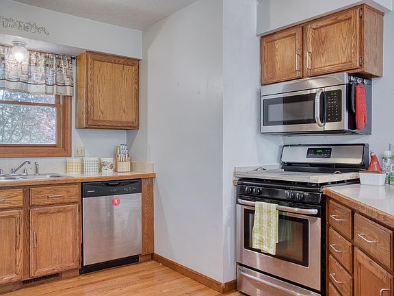 3rd image of 3083 Meadow Brook Rd
