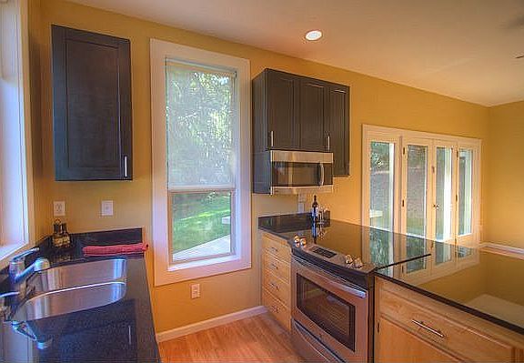 5th image of 10220 NE Sunrose Ln