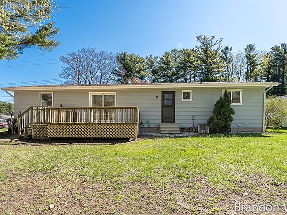 3rd image of 3565 Blackmer Rd