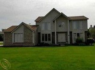 7296 Silver Leaf Ln, West Bloomfield, MI 48322