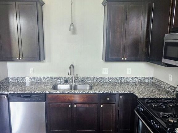 4th image of 7888 Cottonwood Ln