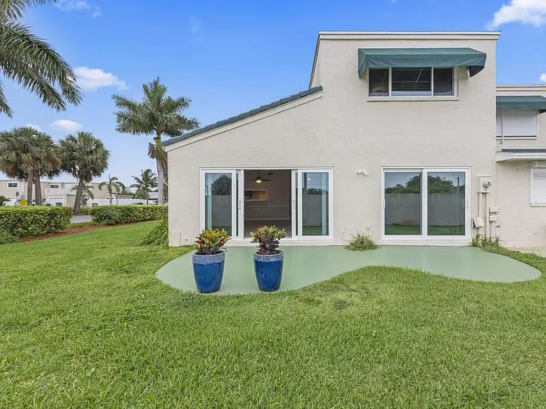 39 Emerald Ct — Photo 17