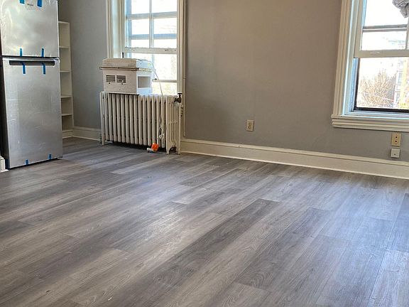 3rd image of 833 N Washington St #5