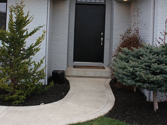 2nd image of 1004 Stonehedge Dr