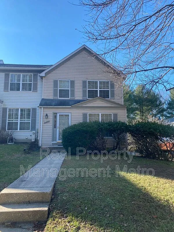 3 bed, 4.0 bath, 2160 sqft, $2,850 — Photo 1