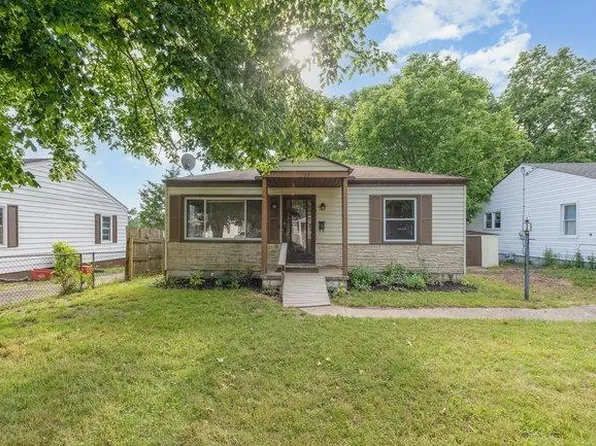 329 Sunset Dr, South Lebanon, OH 45065