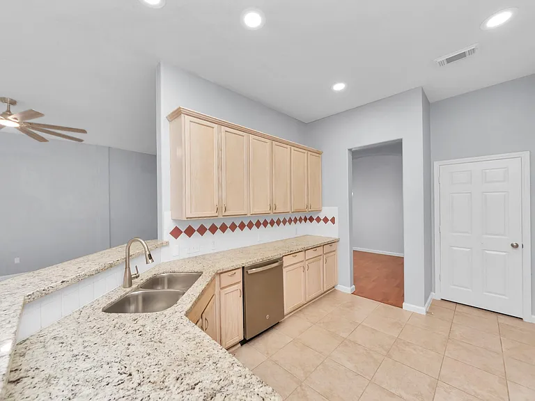 1819 Misty Falls Ln — Photo 10