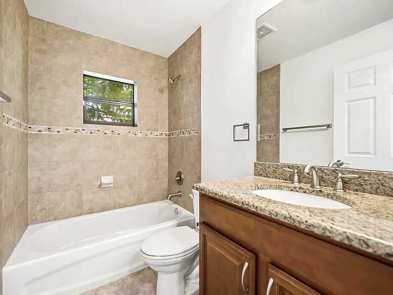 1502 SE 33rd St — Photo 17