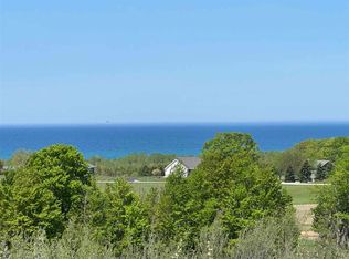 3 Foxview Dr #3, Charlevoix, MI 49720