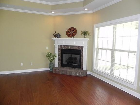 3rd image of 513 Riverwood Dr