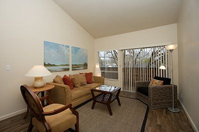 4th image of 801 Redondo Ave APT S