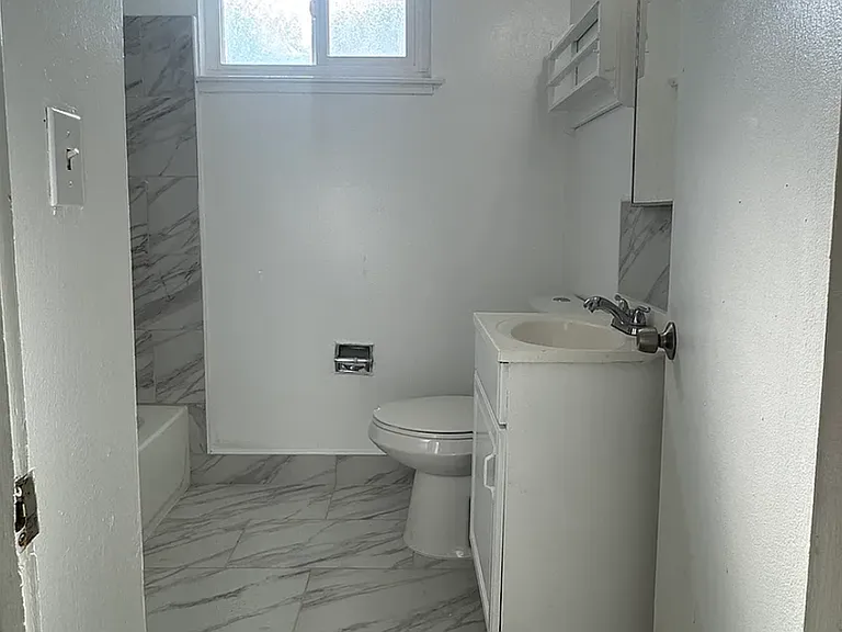 201 Alexander Ave — Photo 8