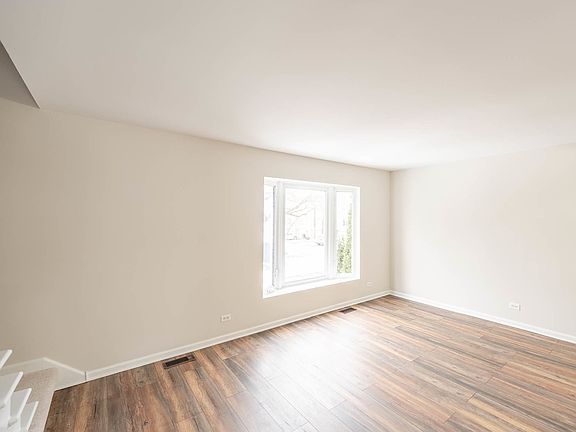 3rd image of 1933 Williamsburg Dr