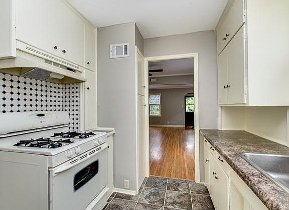 2nd image of 704 Parkway Dr