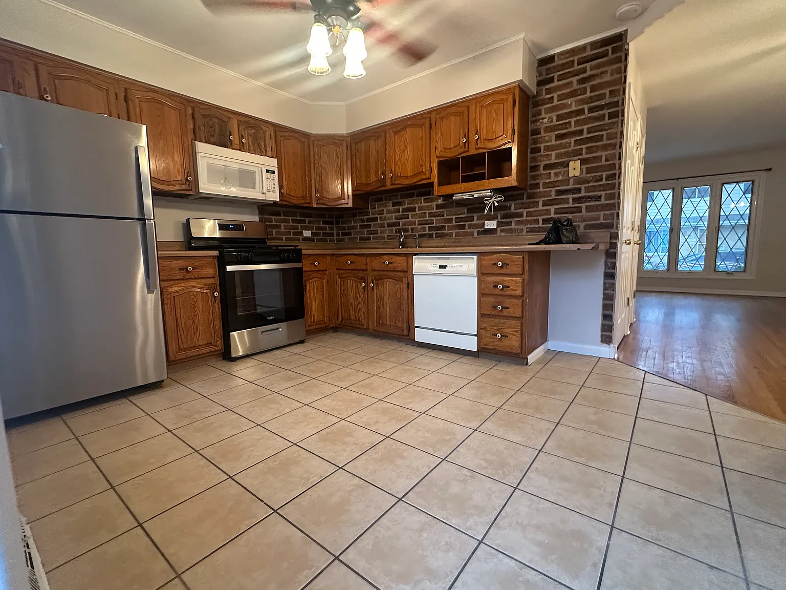 3 bed, 1.5 bath, 1188 sqft, $1,995 — Photo 4