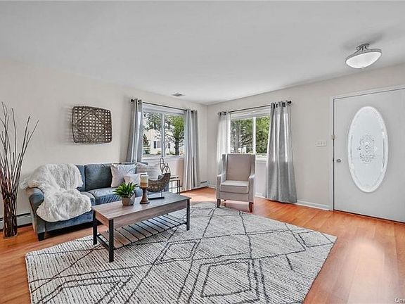 3rd image of 405 Plover Ct