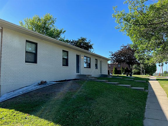 3rd image of 415 Mormon Trek Blvd
