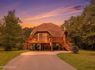 9017 W Simmons Cir, Ocean Springs, MS 39564