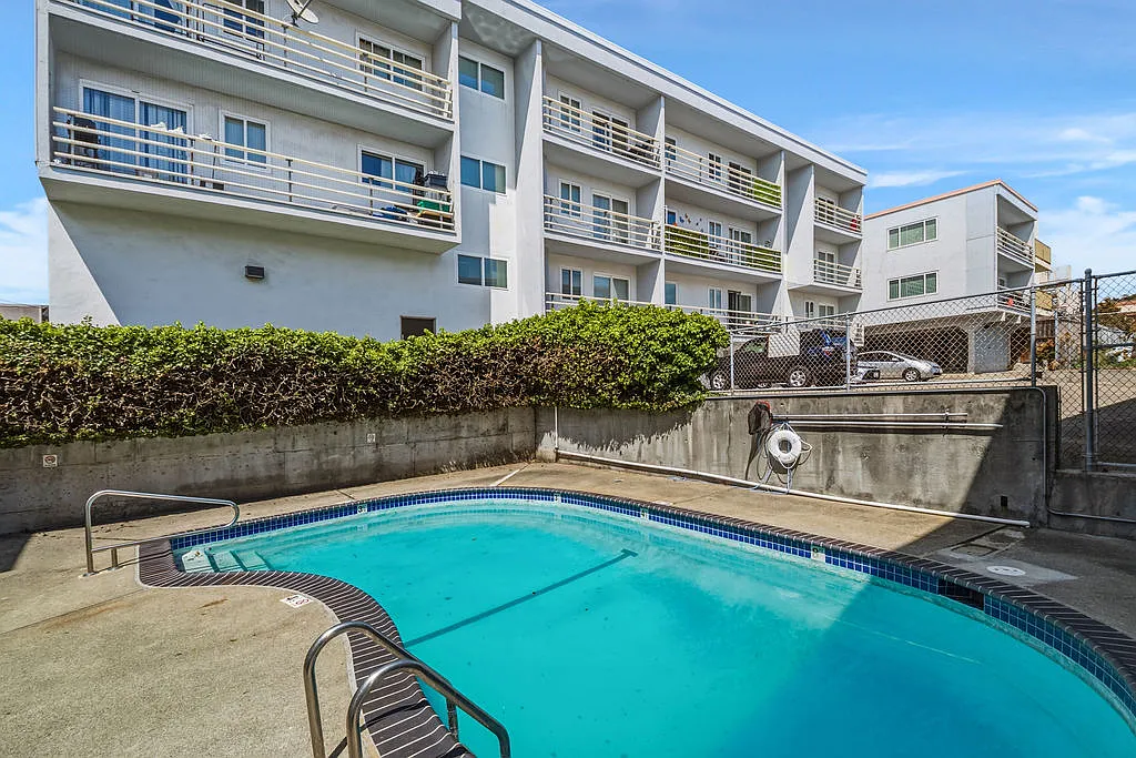 The Edgeworth Apartments — Photo 3
