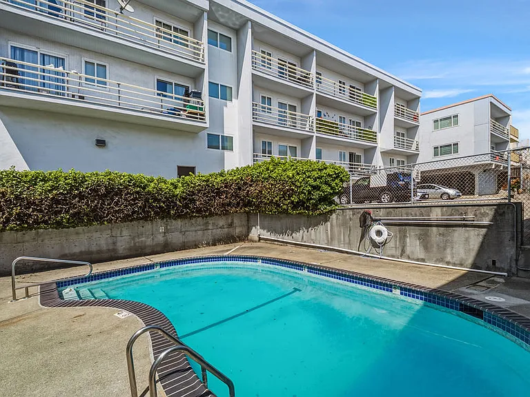 The Edgeworth Apartments — Photo 3
