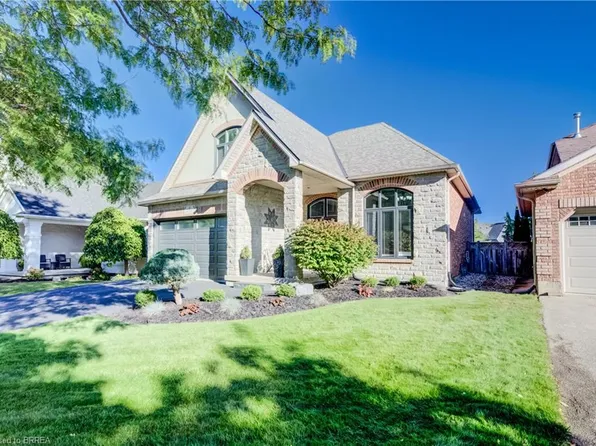 4 Lawren S Harris Dr, Brantford, ON N3R 7Z6