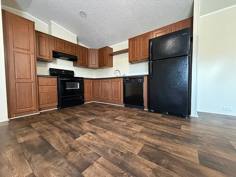 709 N Collins Fwy #129 — Photo 3