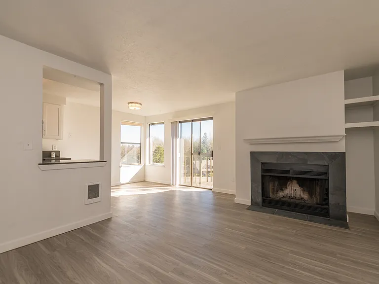 Hallwood Apartments — Photo 10