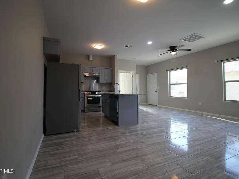 517 Val Verde St #B — Photo 9