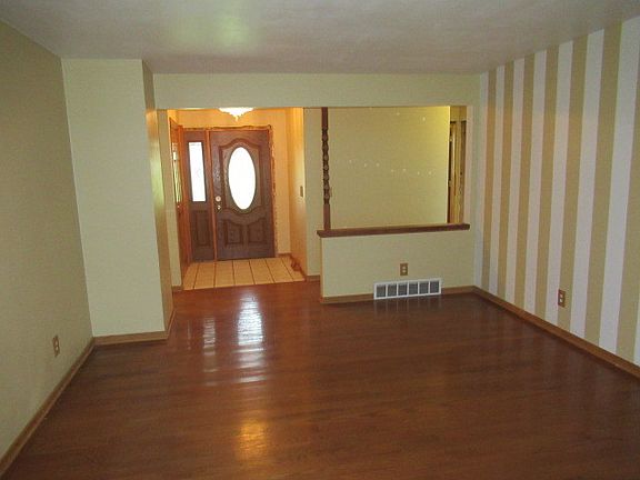 4th image of 1424 Deanna Dr