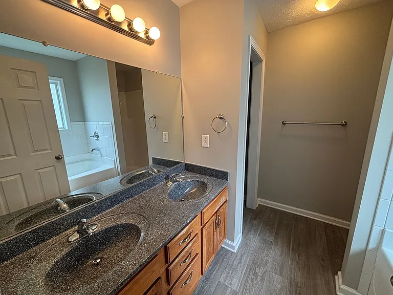 306 Chalet Cir — Photo 13