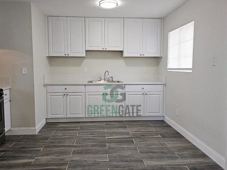 901 Valente Way — Photo 13