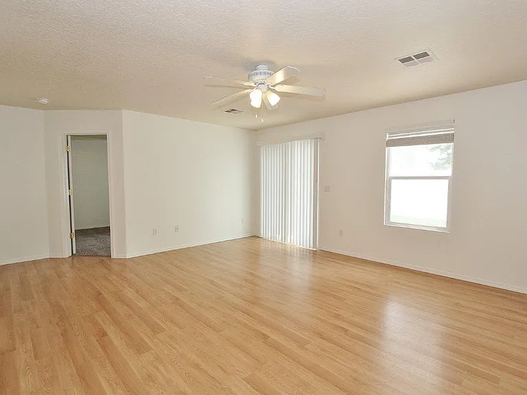 1208 N Cheshire Dr — Photo 4