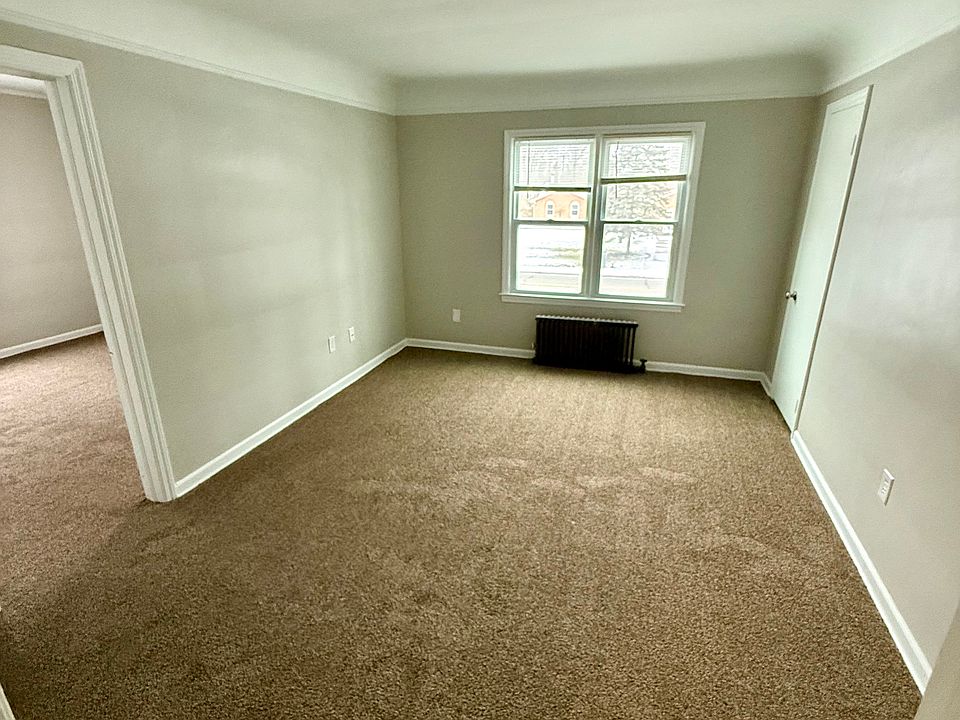 1st image of 24905 Crocker Blvd #3