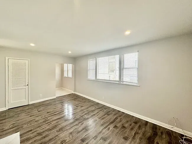 Oakhurst Apartments — Photo 33
