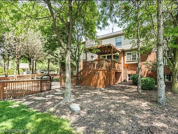 3rd image of 54577 Stillwater Dr